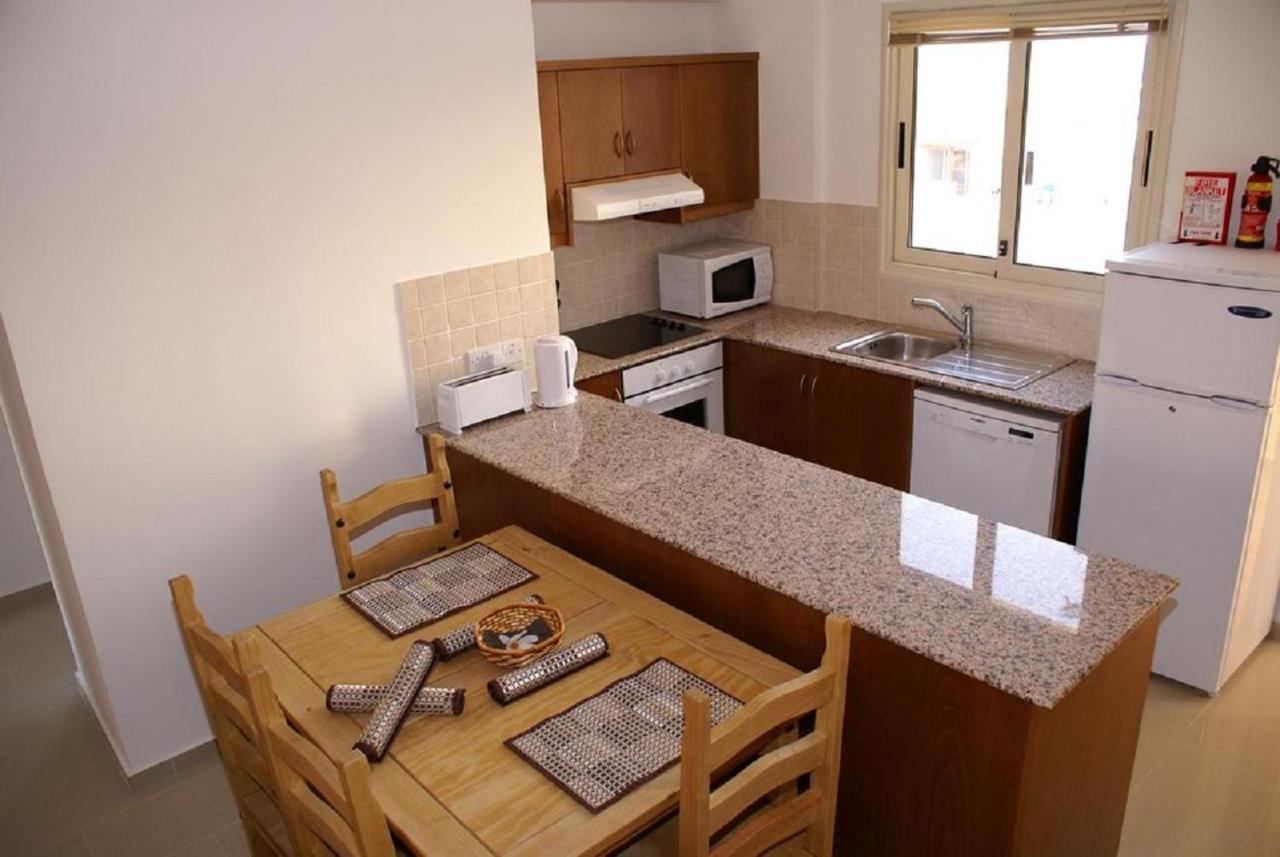 Pleasantly Furnished Apartment B201 With Large Terrace, Wi-Fi & Android Tv Péjia Kültér fotó